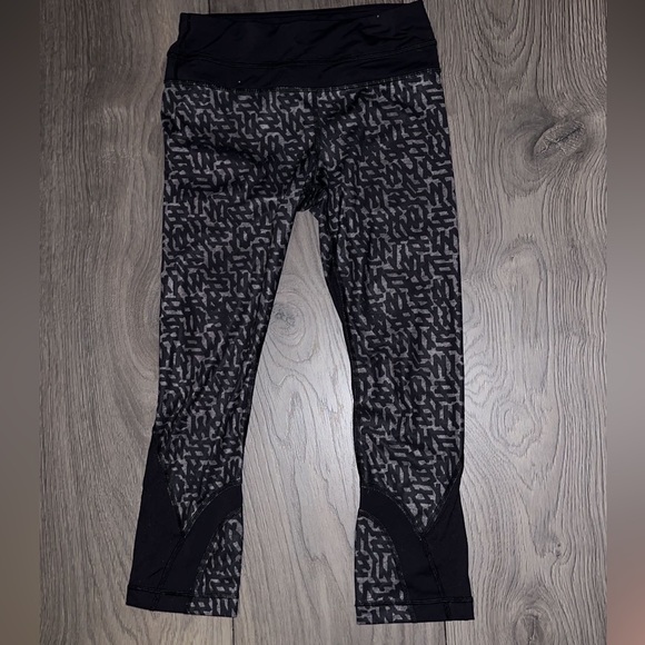 Lululemon Run Inspire Crop II Block-It Pocket
Heathered Net Pop Black size 4 - Picture 7 of 15